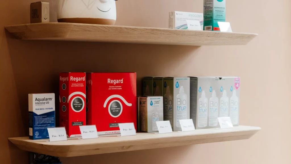Produits et solutions pour lentilles de contact chez Optique Saint-Maur à Lille – entretien, nettoyage et confort visuel au quotidien
